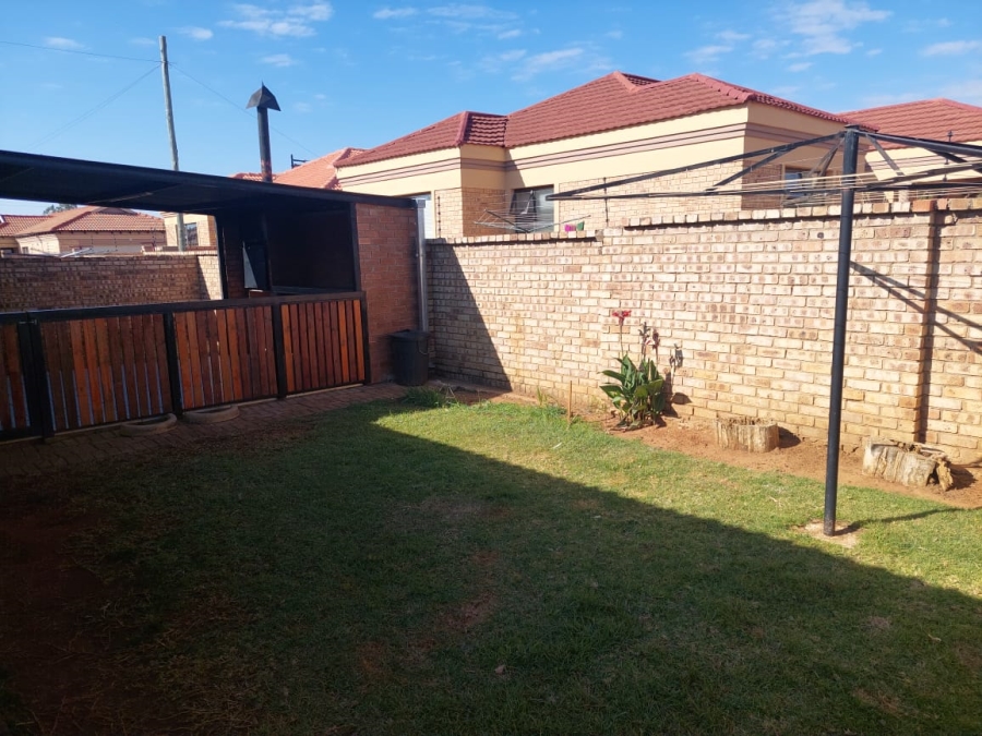To Let 2 Bedroom Property for Rent in Meiringspark North West